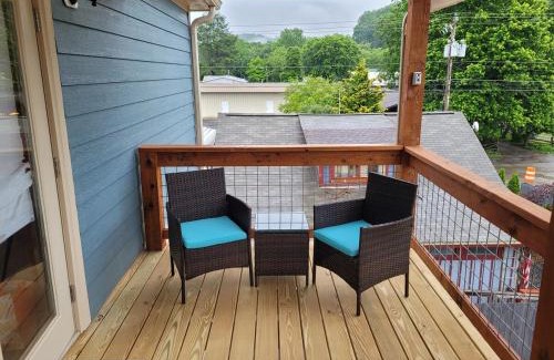 Bryson City Apartamento | Charming Downtown Bryson City SkyLoft Studio 3 - Perfect for Couples