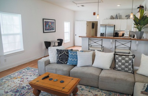 South Pensacola Cabaña | Charming downtown cottage in historical Pensacola!