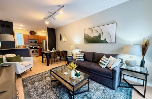 Downtown Dayton Casa | Charming Downtown Dayton Townhome with private garage