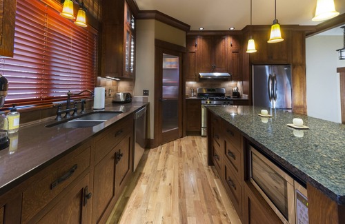 Frankfort Condominio | Charming Downtown Frankfort Condo overlooking Betsie Bay