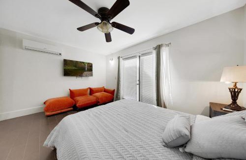 Alhambra Casa | Charming Downtown Retreat with free parking