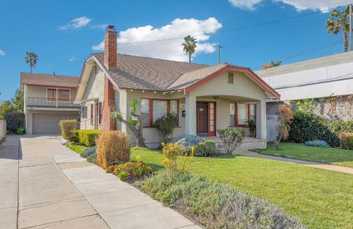 Alhambra Casa | Charming Downtown Retreat with free parking