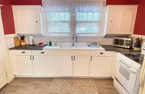 Historic Uptown Apartamento | Charming Downtown Bungalow Apt. - Walk to museums & nightlife