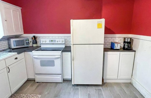 Historic Uptown Apartamento | Charming Downtown Bungalow Apt. - Walk to museums & nightlife