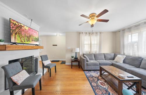 Downtown Casa | Charming DT 3-Bed Bungalow with Fenced-in Yard