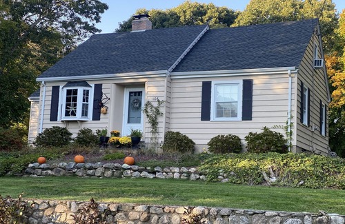 Westerly Casa | Charming Dunn’s Corners Westerly Cape