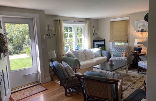Westerly Casa | Charming Dunn’s Corners Westerly Cape