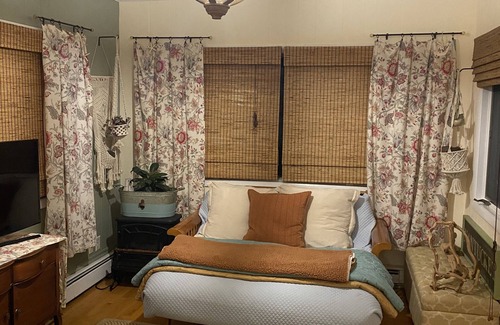 Westerly Casa | Charming Dunn’s Corners Westerly Cape