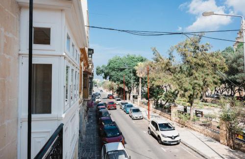 Floriana Apartamento | Charming Duplex by Valletta - No Extra Fee
