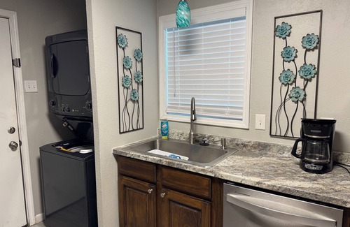 Del Mar Apartamento | Charming duplex - convenient, comfortable, Close to It All. Beach, Work & Play!