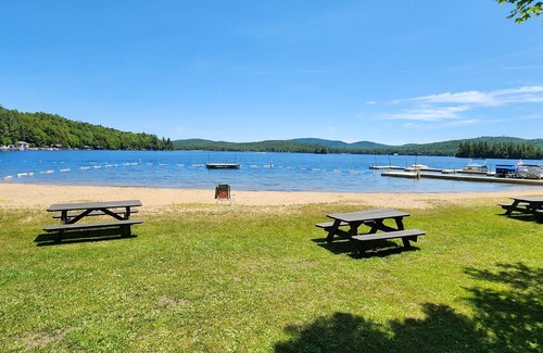 Eagle Bay Cabaña | Charming Eagle Bay Cottage — 2 min walk to private Fourth Lake beach!