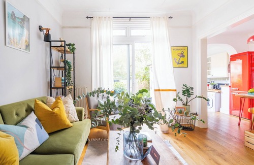 Cleveland Apartamento | Charming Ealing Garden Flat With Stylish Interiors& Free Parking.Family friendly