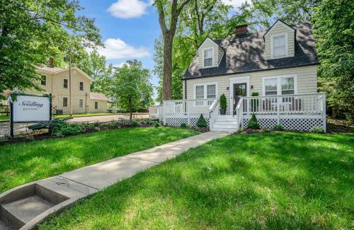 Edwardsville Casa | Charming Edwardsville Home Walk to Downtown!
