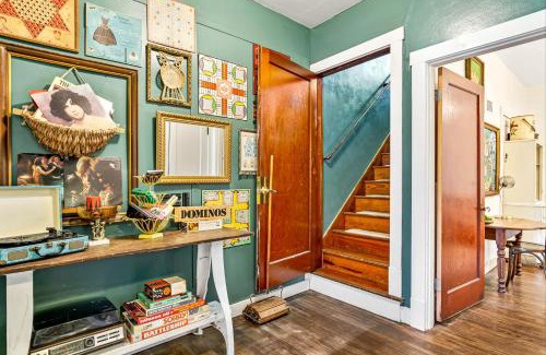 Edwardsville Casa | Charming Edwardsville Home Walk to Downtown!