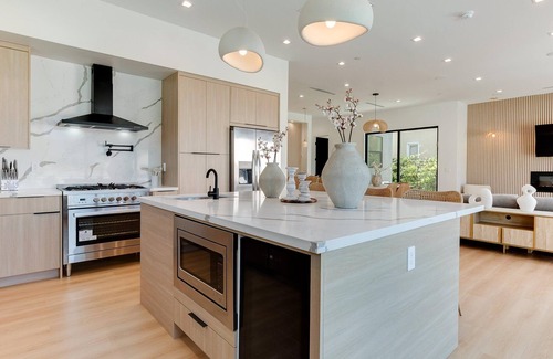 Encino Casa | Charming Encino Retreat w/ Pool