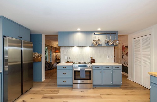 Rollingbay Casa | Charming English Cottage Retreat Near Fay Bainbridge Park – Sleeps 6