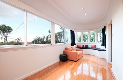 Greenlane Casa | Charming Entire Greenlane House