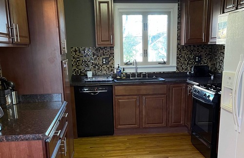 Rochester Casa | Charming Entire Ranch in Rochester Downtown