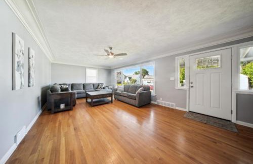 Erie Casa | Charming Erie Home about 2 Mi to Downtown Delights!