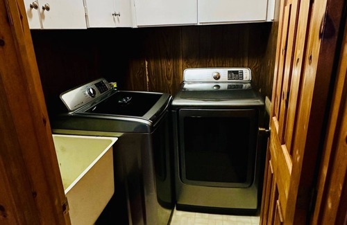 Harwich Casa | Charming Erie Water Front Cottage!!
