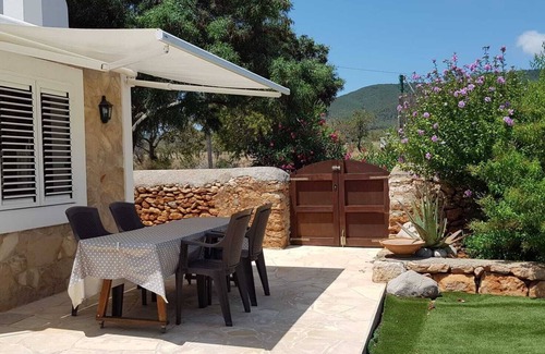 Santa Eulalia del Río Cabaña | Casa rural en Ibiza a 2km de la playa Aguas Blancas con Jardín y BBQ