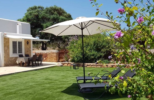 Santa Eulalia del Río Cabaña | Casa rural en Ibiza a 2km de la playa Aguas Blancas con Jardín y BBQ