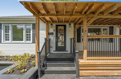 Port Weller West Casa | Charming Escape with Modern Comforts – Perfect for Relaxation or Adventure!