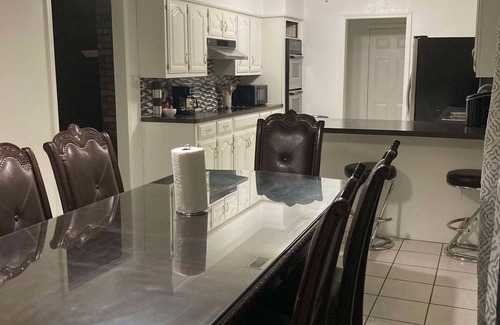 Mount Pleasant Casa | "Charming Escape: King & Queen Beds in a Quiet Neighborhood!