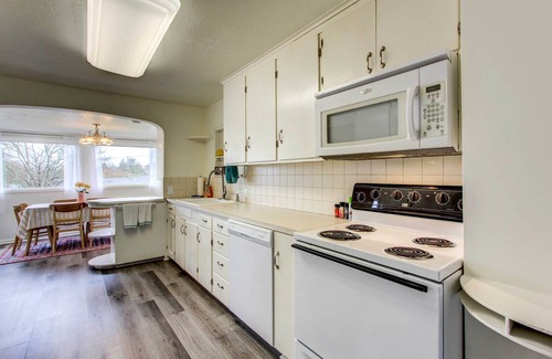 Western Casa | Charming Eugene Vacation Rental - 3 Mi to Downtown