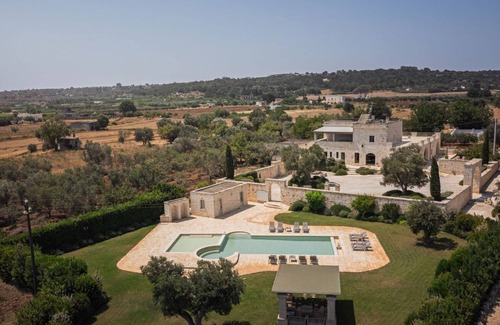 Ceglie Messapica Villa | Una hermosa casa de piedra con piscina privada