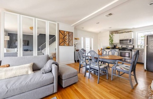 Potomac West Casa | Charming Family & Fido Oasis in Washington D.C.