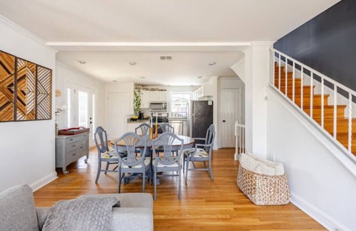Potomac West Casa | Charming Family & Fido Oasis in Washington D.C.