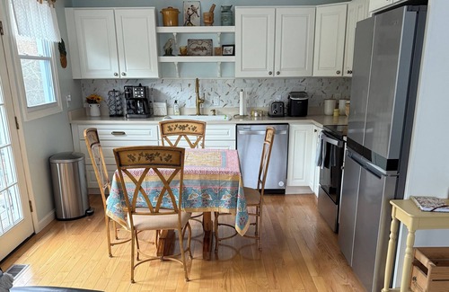 Bonnet Shores Casa | Charming family-friendly 3-bedroom house in beautiful Bonnet Shores neighborhood