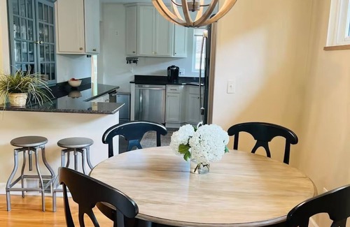 Allen Casa | Charming Family Friendly 3 Bedroom Home Near Stadium