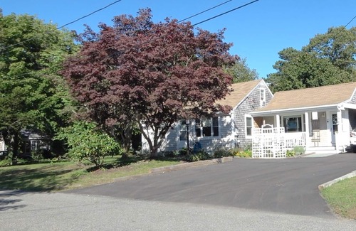 Cataumet Casa | Encantadora cabaña de Cape Cod en la carretera de aterrizaje de Barlow