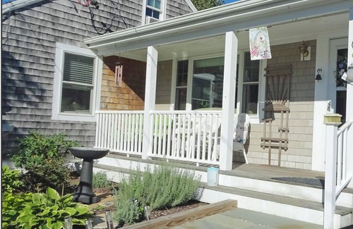 Cataumet Casa | Encantadora cabaña de Cape Cod en la carretera de aterrizaje de Barlow