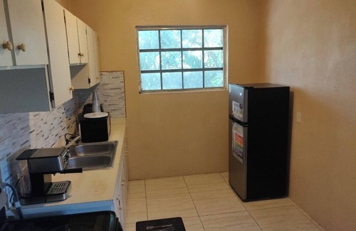 Nassau Apartamento | Charming family friendly home,furnished with parking facilities,near malls/beach