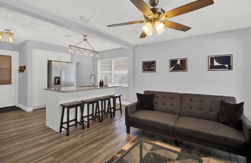 North Hyde Park Casa | Charming Family Gem: 5 Star Location ~ Deck ~ Parking!