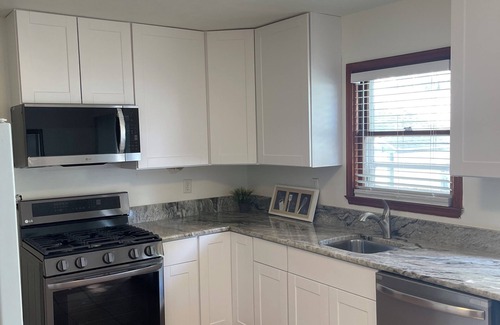 South Beloit Casa | Charming Family house sleeps 8, close to Roscoe, Rockford, Beloit, Janesville