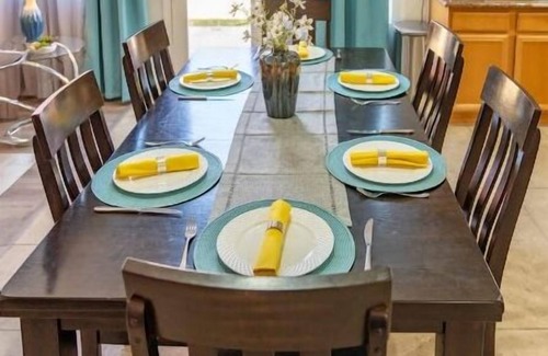 Greenacres Casa | Charming Family Home 4Bd/3Bath & Pet Friendly