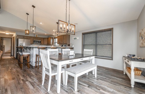 Necedah Casa | CHARMING FAMILY HOME ON CASTLE ROCK LAKE