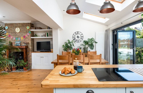Horfield Casa | Charming Family Home with Stoves and Garden