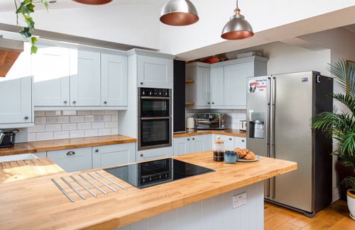 Horfield Casa | Charming Family Home with Stoves and Garden