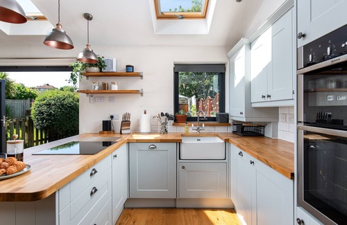 Horfield Casa | Charming Family Home with Stoves and Garden