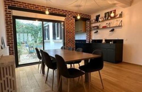 Lormont Casa | Charming family house with large terrace