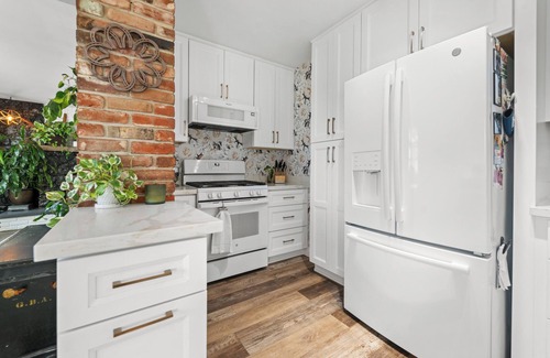 North Broadway Casa | Charming family Ranchette - Entire Home with pool