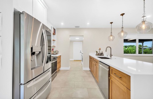 Westchester Casa | Charming Family Retreat in Miami: 10 Min from Miami International Airport
