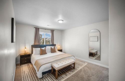 South Jordan Casa | Charming Family Stay w Arcade Theatre Ski Haven Walking trails and river walk in backyard
