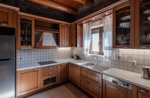 Monopari Villa | Encantadora villa familiar con piscina en Koxare