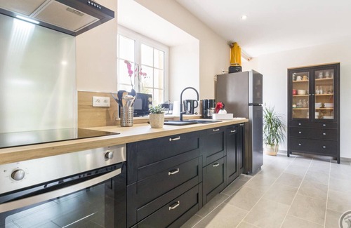 Cotentin Peninsula Cabaña | Casa rústica en finca agrícola, familiar y equipada, con dos terrazas y jardín privado.